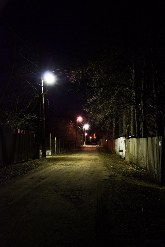 Ночь, улица, фонарь, заборы